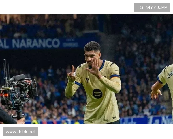 西甲半场:加西亚失误送礼坎波斯破门奥维耶多暂时领先巴萨1-0 西甲半场:加西亚失误送礼坎波斯破门奥维耶多暂时领先巴萨1-0